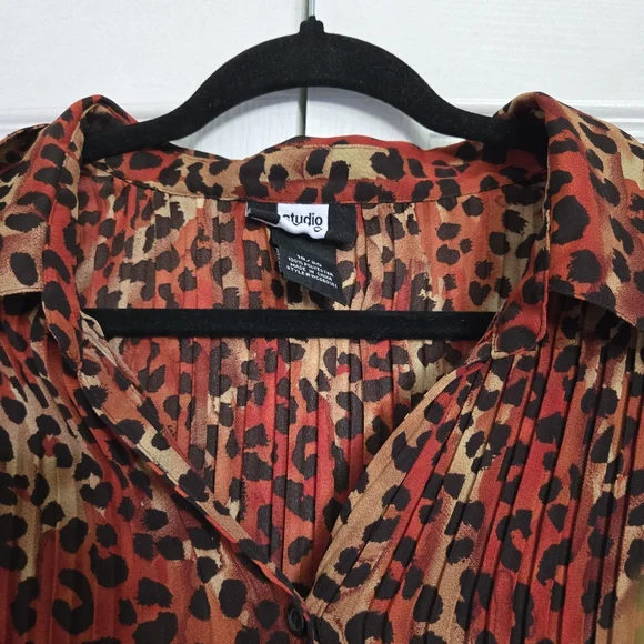 Studio 1940 Leopard Print Sleeveless Crinkle,Pleated Plus Size Blouse Size 18-20 - Picture 3 of 10